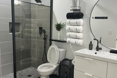 Image de LuXury ZeN ZoNE (No Cleaning fee, King size bed).
