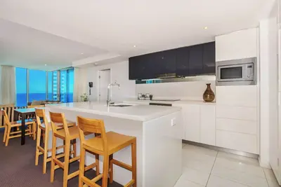 Image de Desirable level 17 Ocean View Two Bedroom in H-Residences
