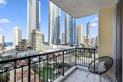 Image de Towers of Chevron 2 Bedroom 1 Bathroom Apartments