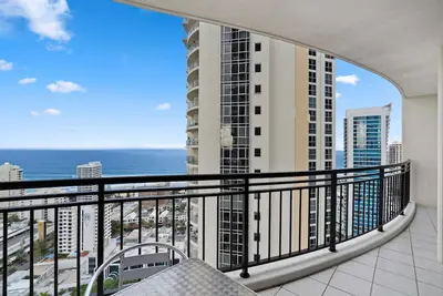 Image de 2 Bedroom - Chevron Renaissance - 3265.