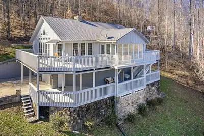 Image de Scout's Hideaway (Dog-Friendly) Over Looking Center Hill Lake