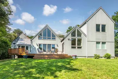 Image de Sengekontacket Contemporary With Water Views