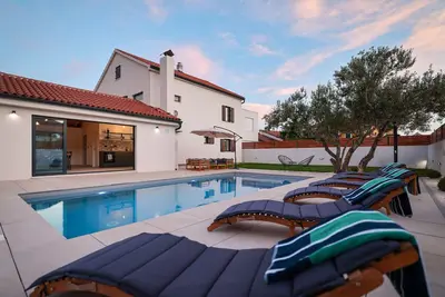 Image de Villa Elaia with heated pool and traditional tavern