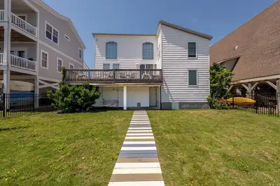 Image de Hobbs Realty - Canal Dog Friendly Home w/Private Dock