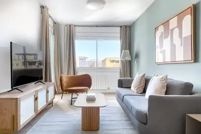 Image de Renovated Vila Olimpica del Poblenou 3br w/ Balcony, by Blueground