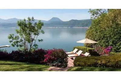 Image de Lakehouse with private dock Casa Lago - La PEÑA