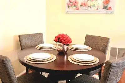 Image de Sweet & Beautiful Spacious Town House - A home away from home