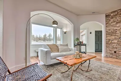 Image de Beautiful Ranch Home w\/ Cascade Mountain View