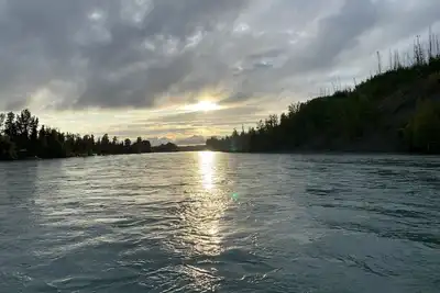 Image de Kenai riverfront log cabin, perfect for fishing, close to town