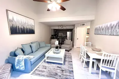 Tempe town house near Asu. only 2 miles away.