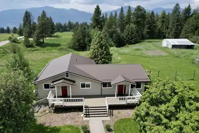 Image de Peaceful Secluded Farmhouse - 10 minutes from Bonner's Ferry