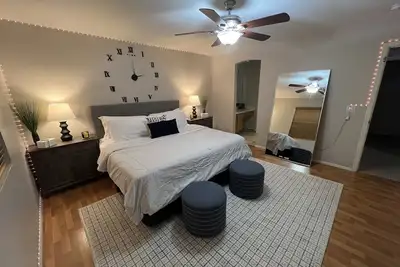 Image de Swanky Super Bowl House 2 miles from Stadium.