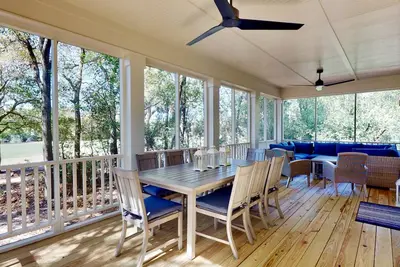 Image de Luxury Bhi Retreat | Golf Views | 3 King Suites | Bhi + Shoals Clubs | Dog Friendly | Kayaks