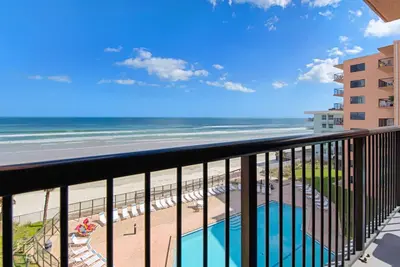 Image de Stunning Views, No Drive Beach, Beachfront Condo