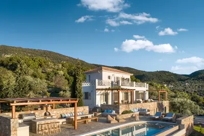 Image de Luxury villa-250m from waterfront-panoramic sea views-minutes from beaches