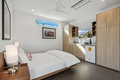 Image de Refreshing Studio Apartment - 80 Walkscore!
