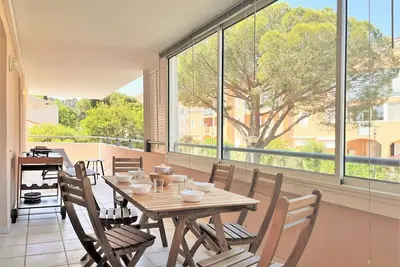 Image de Appartement climatisé avec piscine, terrasse et parking - 6 couchages, près de la plage