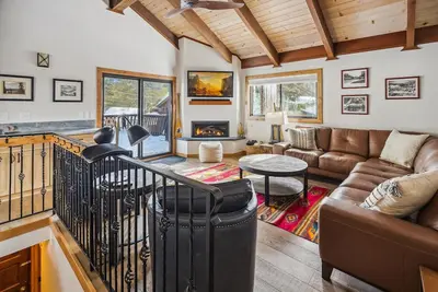 Image de Beautifully Updated 3 Bedroom in Olympic Valley