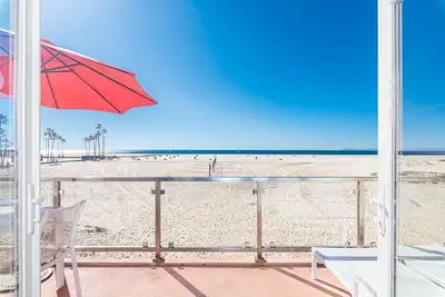 Image de Oceanfront! Clean & Affordable Upstairs Split Level Unit