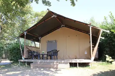 Image de Recharge in nature and escape the hustle and bustle in our safari tent with a luxury bathroom.