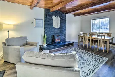Image de 2 Mi to Reno Riverwalk: Modern Home
