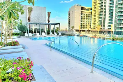 Image de Elegant Stay: Balcony & Stunning Dubai Creek Views