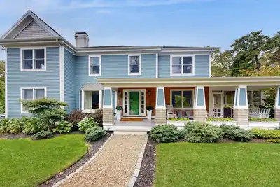 Image de Enchanting home with tennis, firepit, golf nearby & washer/dryer