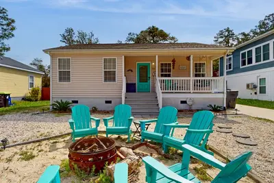 Image de Charming home near the Intracoastal Waterway & beach with firepit, deck, Ac
