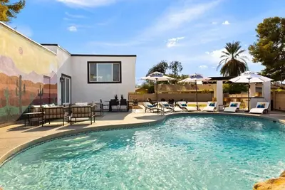 Image de Heated Pool, Lavish Yard! - The Desert Wanderer