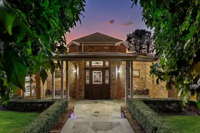 Image de Tranquil Estate | Pool, Hot Tub & Gardens