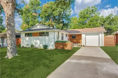 Image de Modern, Roomy, Game Room, Patio, Family Home, On-Site Parking