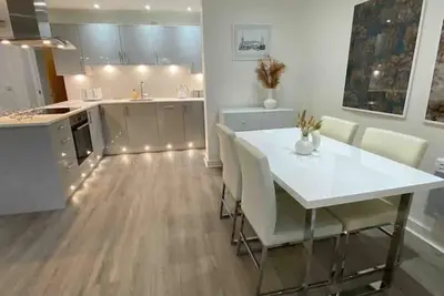 Image de Stunning 2 Bedroom Apartment in heart of Stratford Rsc packages available