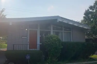 Image de Mid-century Modern Home in heart of Oakland County