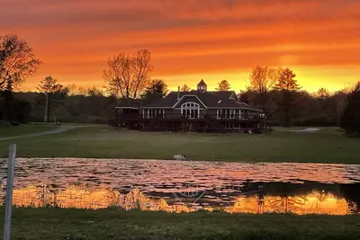 Image de Large, private lake house minutes to Saratoga, Ny