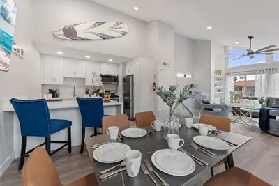 Image de Searenity Suite-Peekaboo Ocean view, Near Beach!