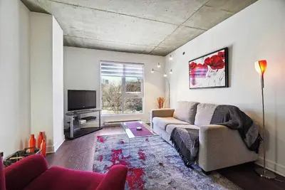 Image de #172 Modern, Comfortable & Access to Terrace