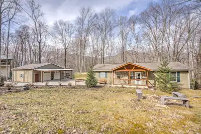 Image de Single Level Living with Hot tub, Fire Pit, Heart of Maggie Valley