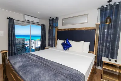 Image de Beach View Condo Mobay with Balcony