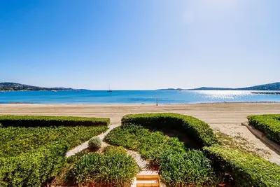 Image de Grand appartement sur la plage à Port Grimaud -Wifi, Climatisation, Vue mer