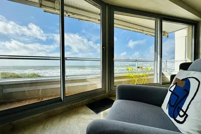 Image de Appartement avec vue imprenable sur la baie des Sables