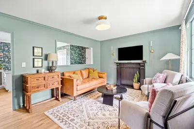 Image de The Rabbit Hole - cozy retreat in downtown Travelers Rest.