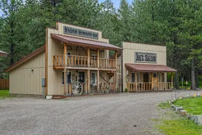Image de Madam Woman's Inn Cabin by Glacier National Park