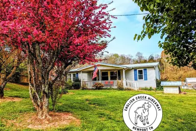 Image de 3br Family Getaway on Goat Farm w 100 yr Old Barn