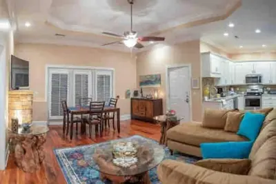 Image de Luxurious and Upscale 2 Bedroom Home Apartment with Huge Office