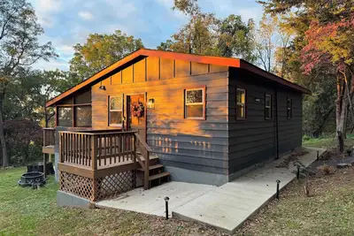 Image de Whitetail Cabin | Couple's Retreat w\/ Hot Tub