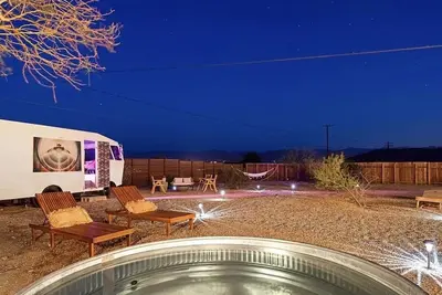 Image de Jt Del Sol w\/ hot tub, cowboy tub, & funky Rv