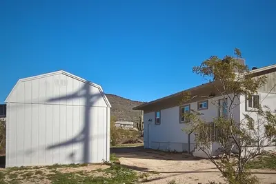 Image de Modern Desert Hills Ranchette in Town on Rural Acre w/Casita