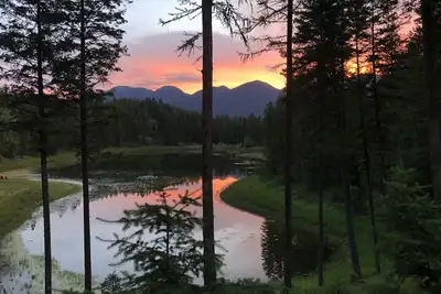 Image de Beautiful, custom-built chalet central to all major attractions in the valley!