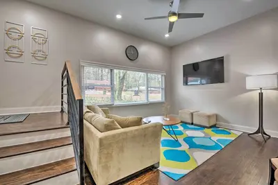 Image de Atlanta Retreat w/ Deck in Greenbriar Area!