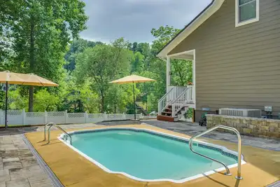 Image de Modern Tims Ford Lake Home w/ Private Dock & Pool!